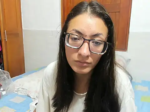 DulceXmile online show from April 2026 04:31:02 PM
