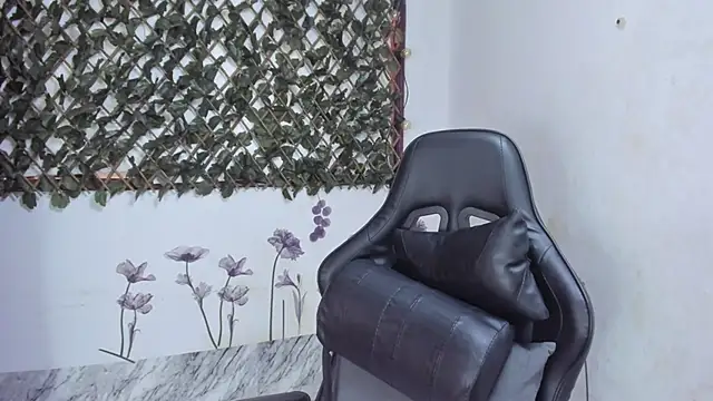 Sarahbrowm  online show from October 2025 07:03:01 PM