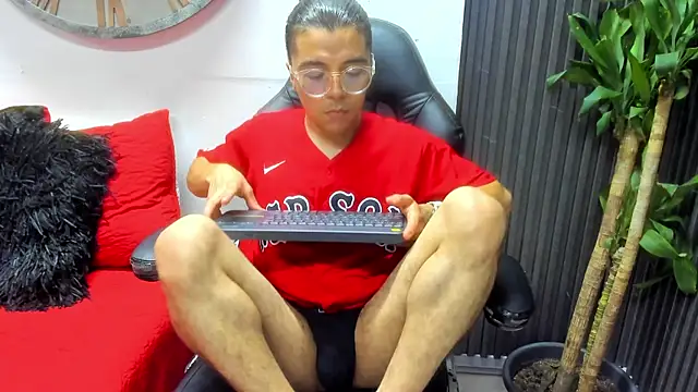 Snapshot of Andrew_Taylor09 chatting on March 2025 03:43:01 AM Andrew Taylor09 online show from March 2025 03:43:01 AM