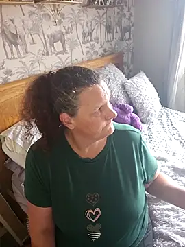 MissQueenBeex online show from November 2025 02:29:01 PM