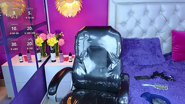 crystal rouge online show from October 2025 04:41:02 PM