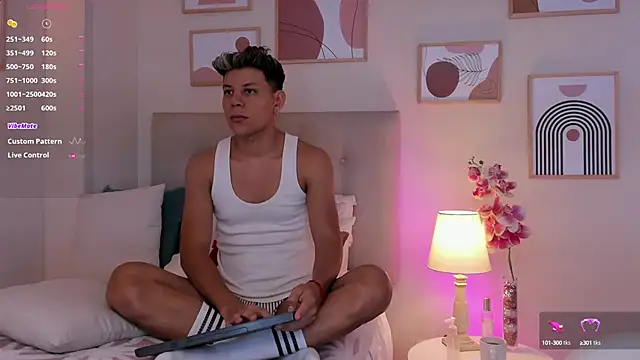 Snapshot of Almiboys chatting on September 2025 11:27:02 PM Almiboys online show from September 2025 11:27:02 PM