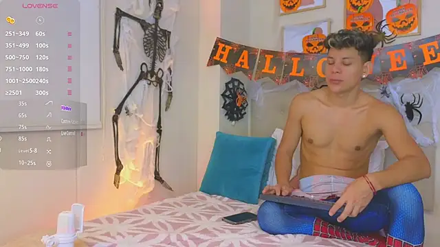 Snapshot of Almiboys chatting on October 2025 11:49:01 PM Almiboys online show from October 2025 11:49:01 PM