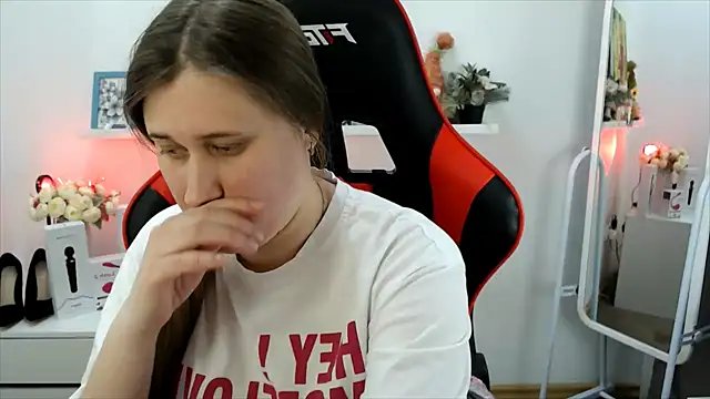 Snapshot of Lucky_Lana chatting on March 2026 03:57:02 AM Lucky Lana online show from March 2026 03:57:02 AM