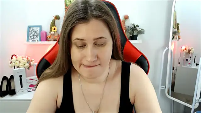 Snapshot of Lucky_Lana chatting on March 2026 03:45:01 AM Lucky Lana online show from March 2026 03:45:01 AM