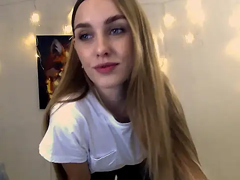 Snapshot of Doll_Angelina chatting on November 2025 07:10:01 AM Doll Angelina online show from November 2025 07:10:01 AM