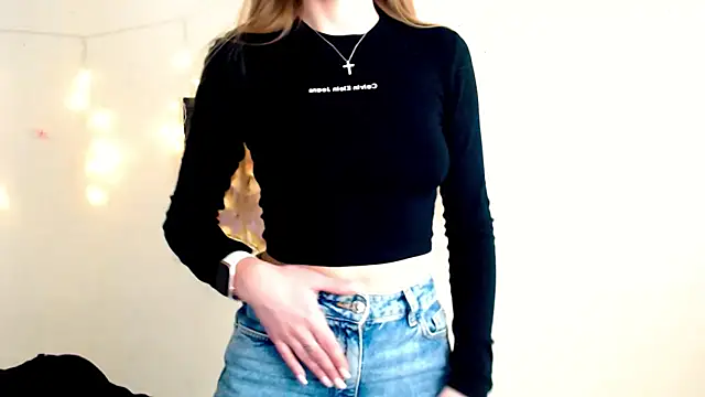 Snapshot of Doll_Angelina chatting on March 2026 09:28:02 AM Doll Angelina online show from March 2026 09:28:02 AM