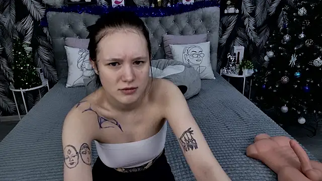 CarolineTenders online show from December 2025 01:13:01 AM