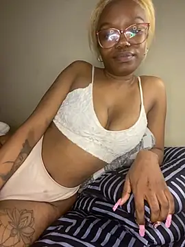 Snapshot of YummyMelanin117 chatting on October 2025 10:38:01 PM YummyMelanin117 online show from October 2025 10:38:01 PM