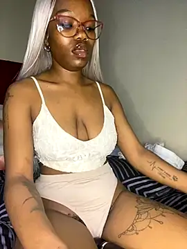 Snapshot of YummyMelanin117 chatting on October 2025 11:49:01 PM YummyMelanin117 online show from October 2025 11:49:01 PM