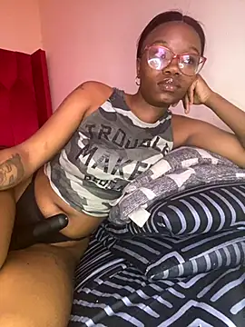 Snapshot of YummyMelanin117 chatting on October 2025 07:20:02 AM YummyMelanin117 online show from October 2025 07:20:02 AM