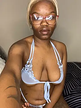 Snapshot of YummyMelanin117 chatting on February 2026 09:22:02 PM YummyMelanin117 online show from February 2026 09:22:02 PM