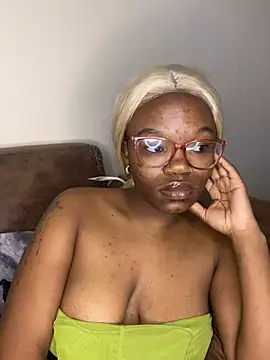 Snapshot of YummyMelanin117 chatting on February 2026 04:01:02 AM YummyMelanin117 online show from February 2026 04:01:02 AM