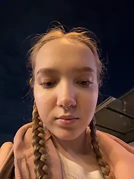 Snapshot of bambi_lu chatting on October 2025 04:26:01 PM bambi lu online show from October 2025 04:26:01 PM