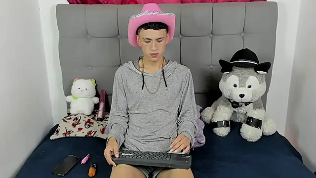 jeims hotboy online show from July 2026 12:33:01 PM