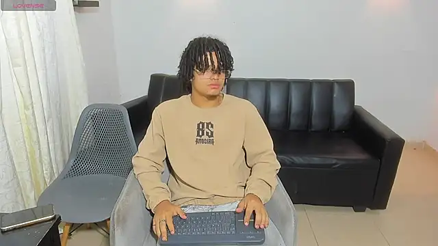 Snapshot of samxx_muscle chatting on June 2026 12:14:01 PM samxx muscle online show from June 2026 12:14:01 PM