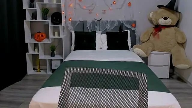 Snapshot of MelanieAlves chatting on October 2025 12:28:02 PM MelanieAlves online show from October 2025 12:28:02 PM