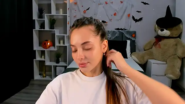 Snapshot of MelanieAlves chatting on October 2025 07:44:01 AM MelanieAlves online show from October 2025 07:44:01 AM