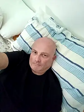 Alexis Bull online show from April 2026 01:20:01 PM