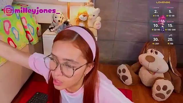 Snapshot of MilleyJones chatting on September 2025 08:08:01 PM MilleyJones online show from September 2025 08:08:01 PM