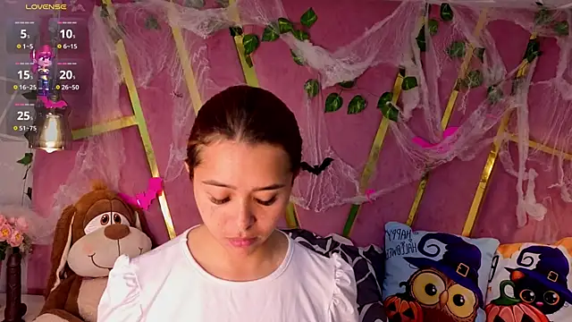 Snapshot of MilleyJones chatting on October 2025 07:51:01 PM MilleyJones online show from October 2025 07:51:01 PM