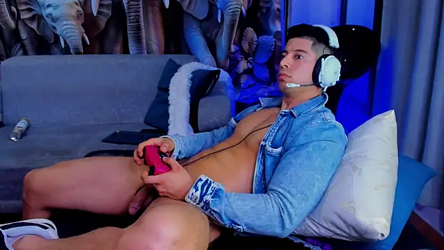 Snapshot of Lukas_Green chatting on November 2025 08:37:01 AM Lukas Green online show from November 2025 08:37:01 AM