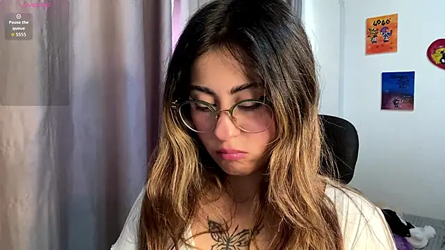 emma  bell  online show from October 2025 09:12:02 PM