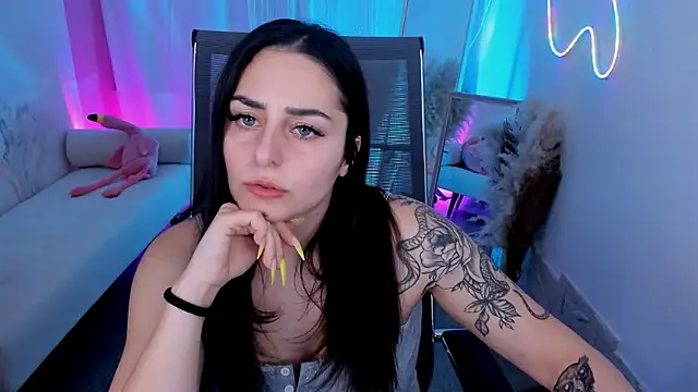 Snapshot of ValeriiMills chatting on February 2026 03:40:02 PM ValeriiMills online show from February 2026 03:40:02 PM