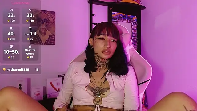 Snapshot of SharaRoss1 chatting on April 2026 11:10:02 PM SharaRoss1 online show from April 2026 11:10:02 PM