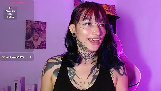 Snapshot of SharaRoss1 chatting on April 2026 10:47:01 PM SharaRoss1 online show from April 2026 10:47:01 PM