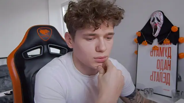 Snapshot of DanyDavis chatting on October 2025 11:34:02 AM DanyDavis online show from October 2025 11:34:02 AM