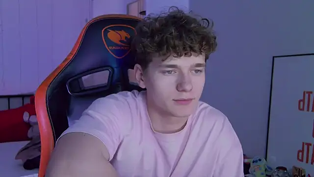 Snapshot of DanyDavis chatting on November 2025 01:10:02 PM DanyDavis online show from November 2025 01:10:02 PM