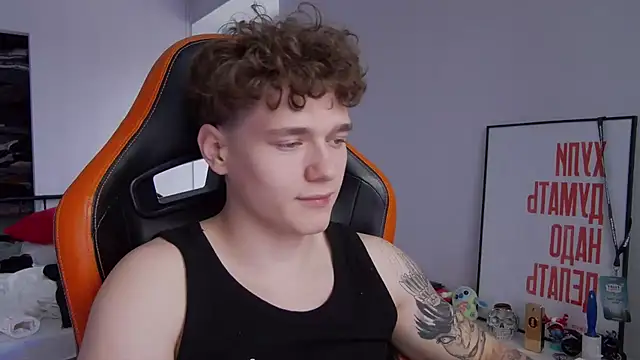 Snapshot of DanyDavis chatting on November 2025 11:10:01 AM DanyDavis online show from November 2025 11:10:01 AM