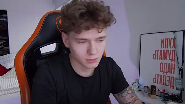 Snapshot of DanyDavis chatting on November 2025 10:36:01 AM DanyDavis online show from November 2025 10:36:01 AM