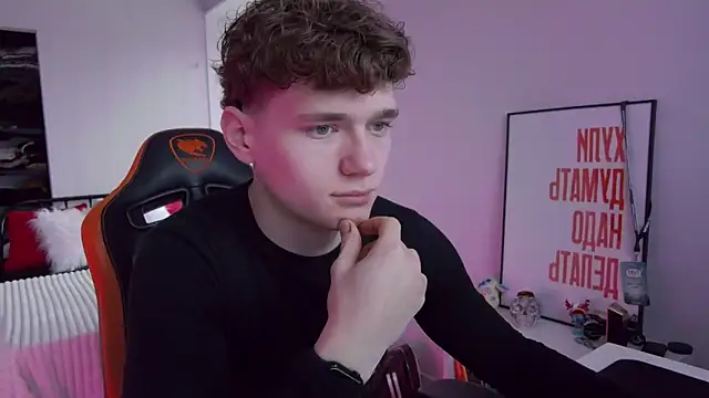 Snapshot of DanyDavis chatting on November 2025 10:45:02 AM DanyDavis online show from November 2025 10:45:02 AM