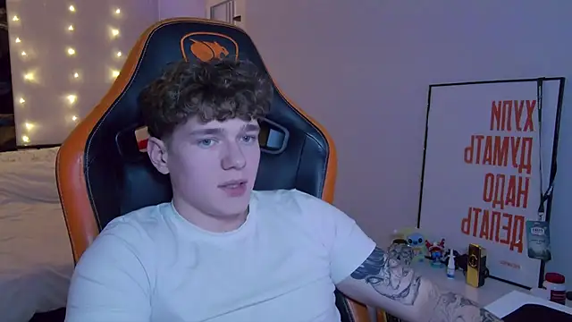 Snapshot of DanyDavis chatting on November 2025 04:51:01 PM DanyDavis online show from November 2025 04:51:01 PM