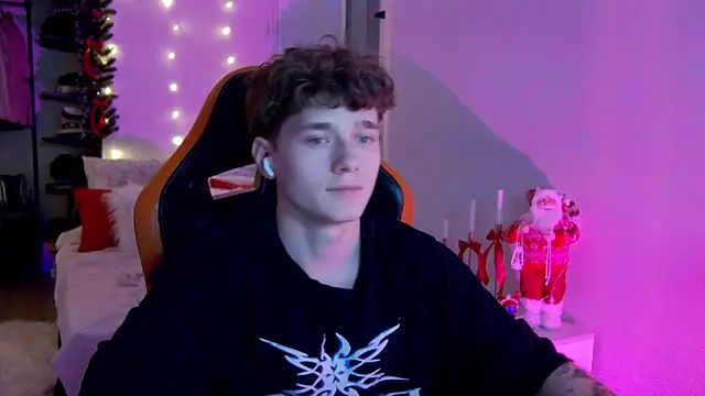 Snapshot of DanyDavis chatting on December 2025 10:05:01 PM DanyDavis online show from December 2025 10:05:01 PM