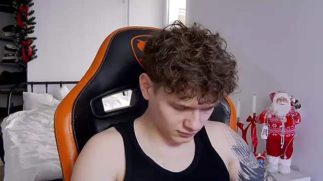 Snapshot of DanyDavis chatting on December 2025 10:46:02 AM DanyDavis online show from December 2025 10:46:02 AM