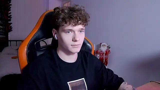 Snapshot of DanyDavis chatting on December 2025 03:41:01 PM DanyDavis online show from December 2025 03:41:01 PM