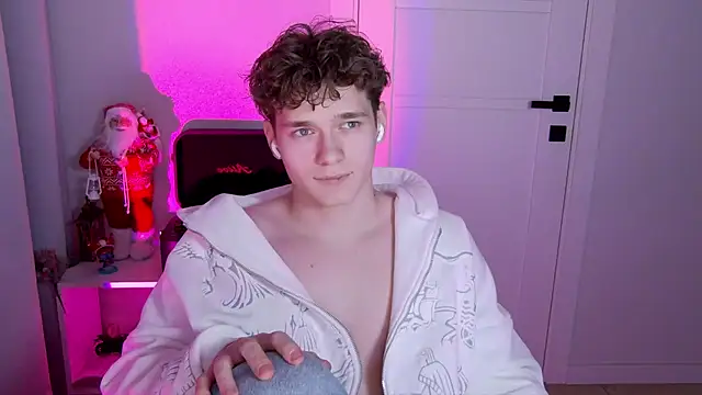 Snapshot of DanyDavis chatting on December 2025 12:43:01 PM DanyDavis online show from December 2025 12:43:01 PM