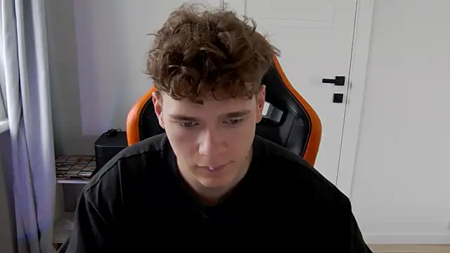 Snapshot of DanyDavis chatting on March 2026 08:43:01 AM DanyDavis online show from March 2026 08:43:01 AM