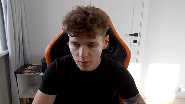 Snapshot of DanyDavis chatting on March 2026 08:53:01 AM DanyDavis online show from March 2026 08:53:01 AM