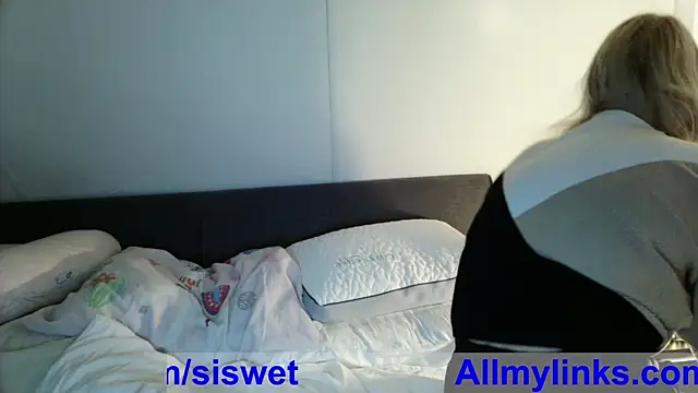 Snapshot of siswett chatting on December 2025 01:09:02 PM siswett online show from December 2025 01:09:02 PM