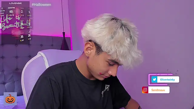 OliverTwinky online show from October 2025 05:07:02 AM