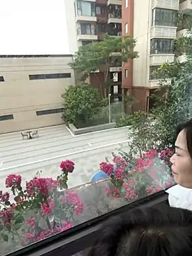 AiBanana online show from November 2025 06:57:02 AM