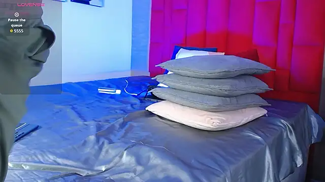 Snapshot of Robbin_Blaze chatting on March 2026 11:00:02 PM Robbin Blaze online show from March 2026 11:00:02 PM