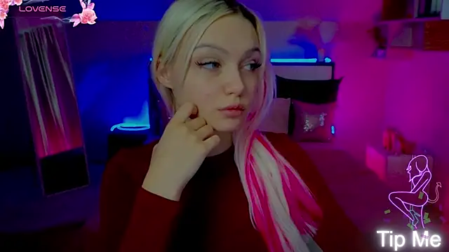 LinaLirian online show from November 2025 01:32:02 PM