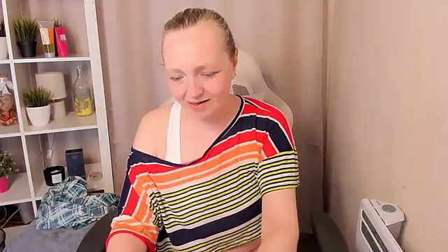 Karen Villis online show from May 2026 12:00:01 PM