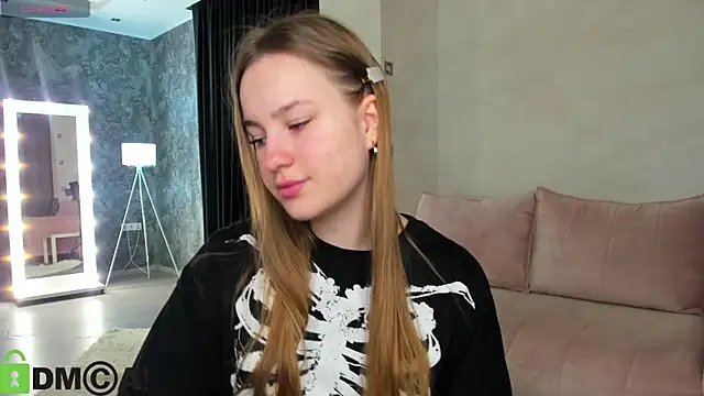 Candy Cansew online show from October 2025 01:11:01 AM