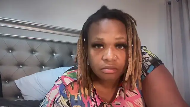 RoyalQueen2u online show from May 2026 12:07:02 AM